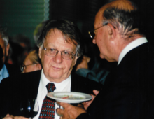 Günter Petzow in a conversation with FEMS founding president Robert Lallement at EUROMAT 99 in Munich